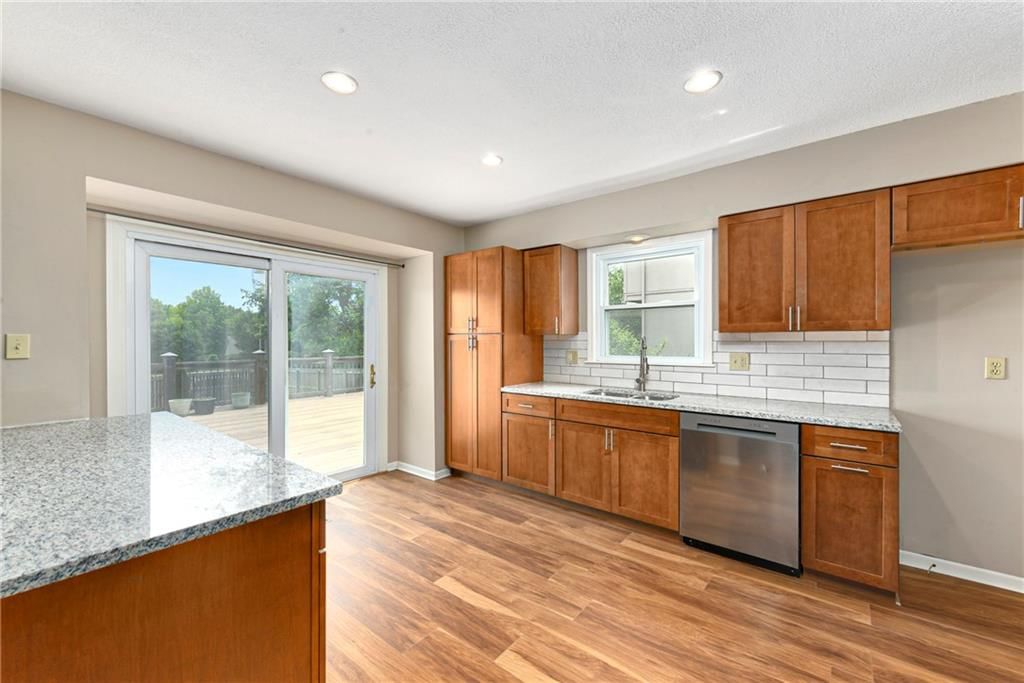 10119 EARNSHAW Street — photo 10