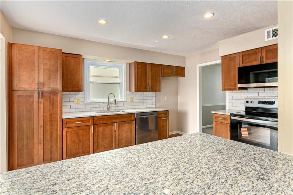 10119 EARNSHAW Street — photo 11