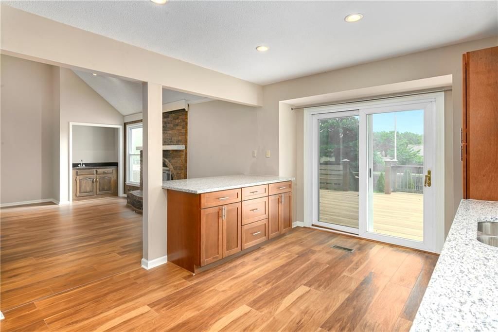 10119 EARNSHAW Street — photo 12