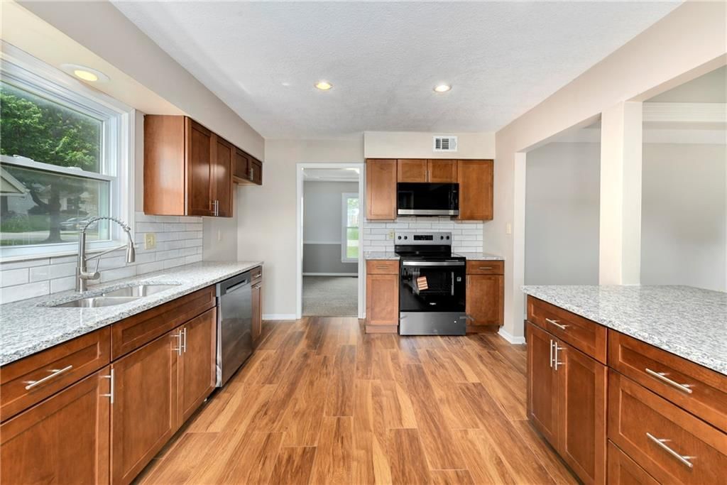 10119 EARNSHAW Street — photo 13