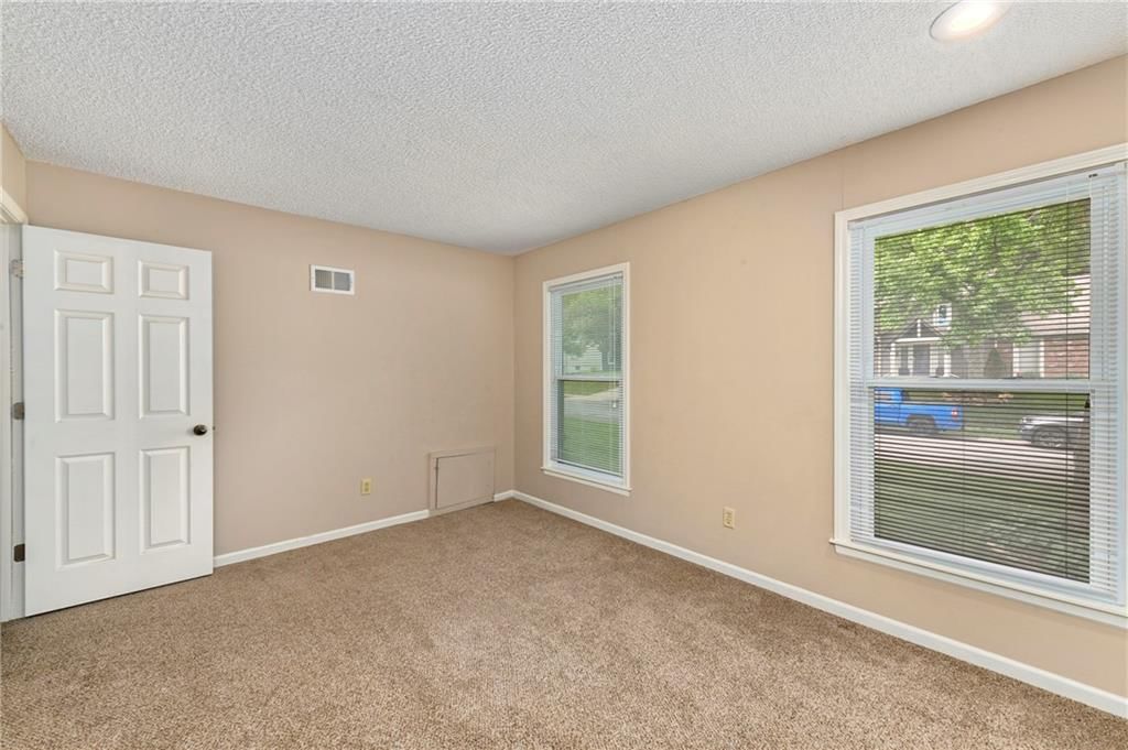 10119 EARNSHAW Street — photo 23