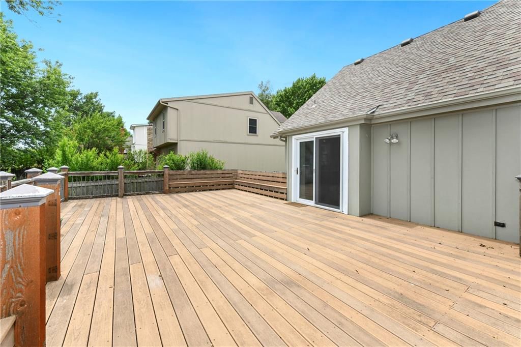 10119 EARNSHAW Street — photo 38