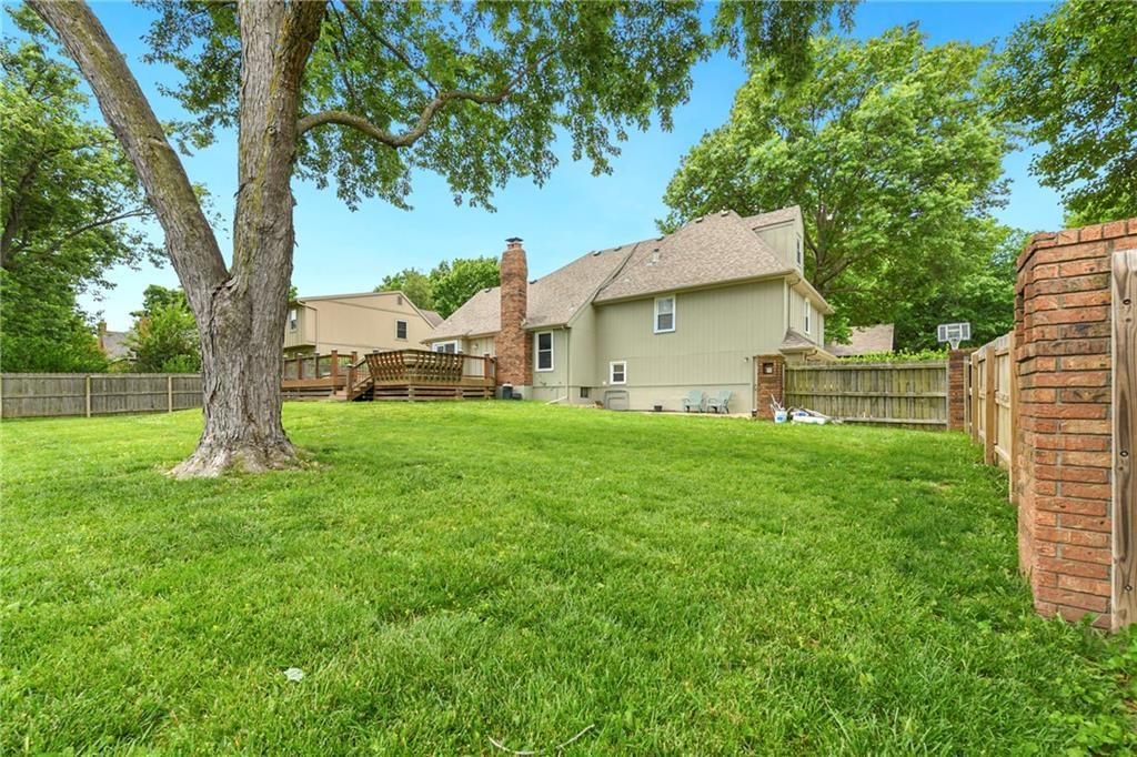 10119 EARNSHAW Street — photo 40