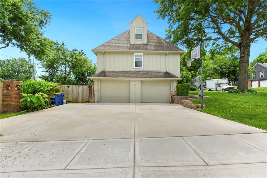 10119 EARNSHAW Street — photo 43