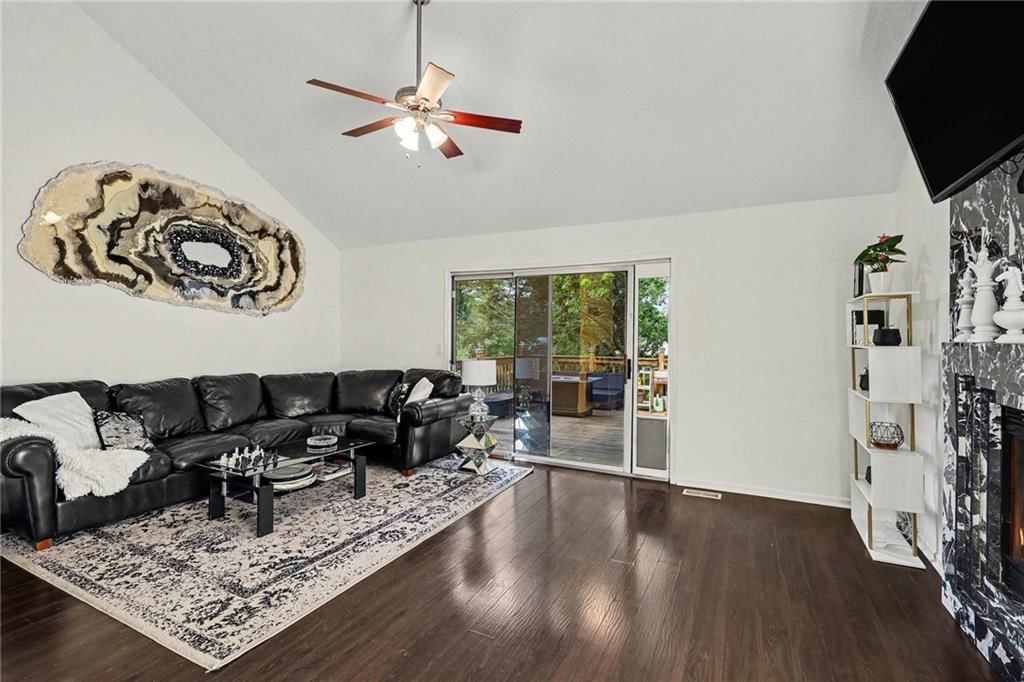 15129 Glenwood Avenue — photo 3