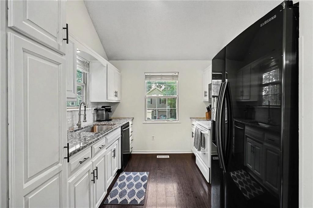 15129 Glenwood Avenue — photo 10