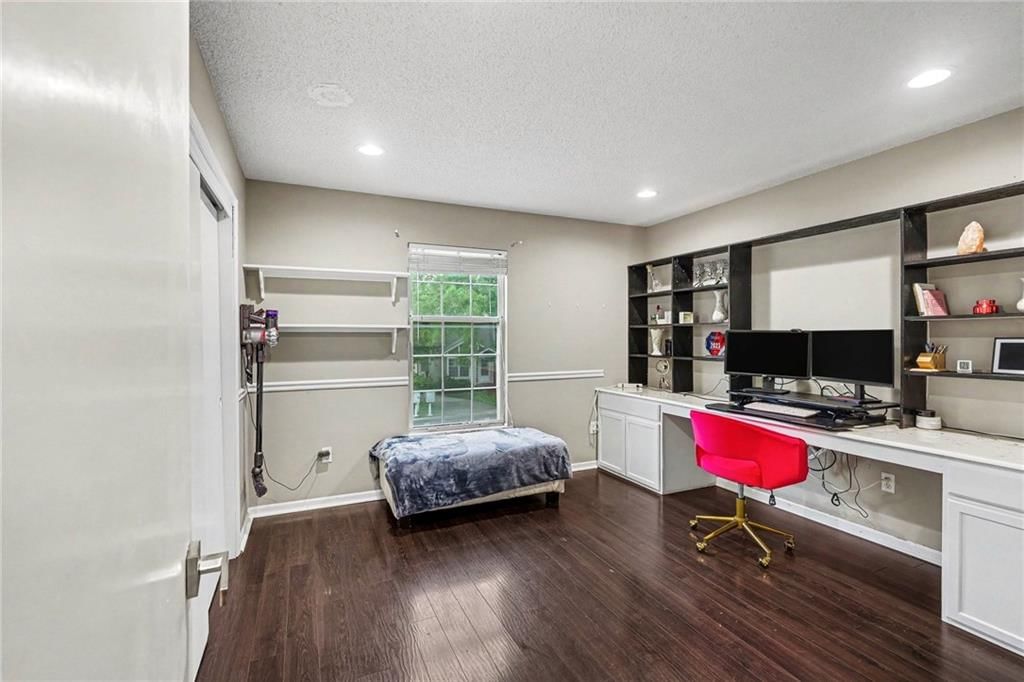 15129 Glenwood Avenue — photo 16