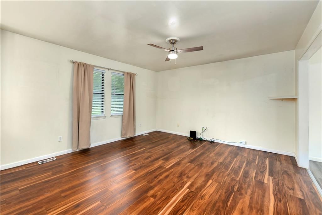 15810 Valentine Street — photo 4