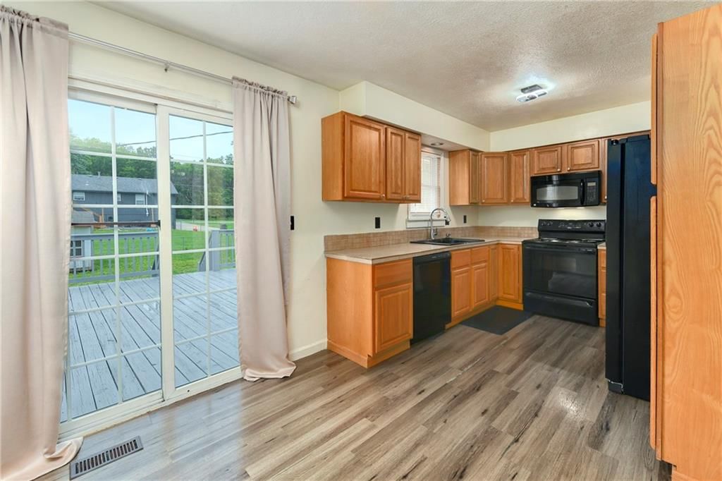 15810 Valentine Street — photo 9