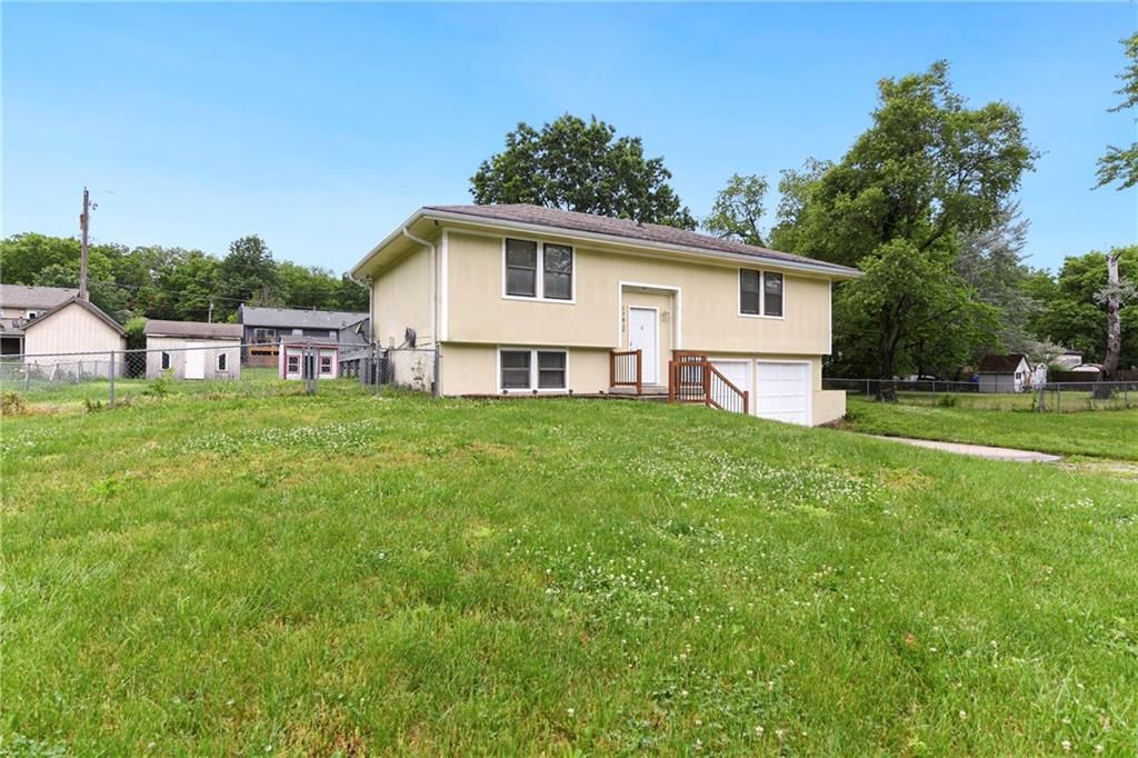 15810 Valentine Street — photo 28