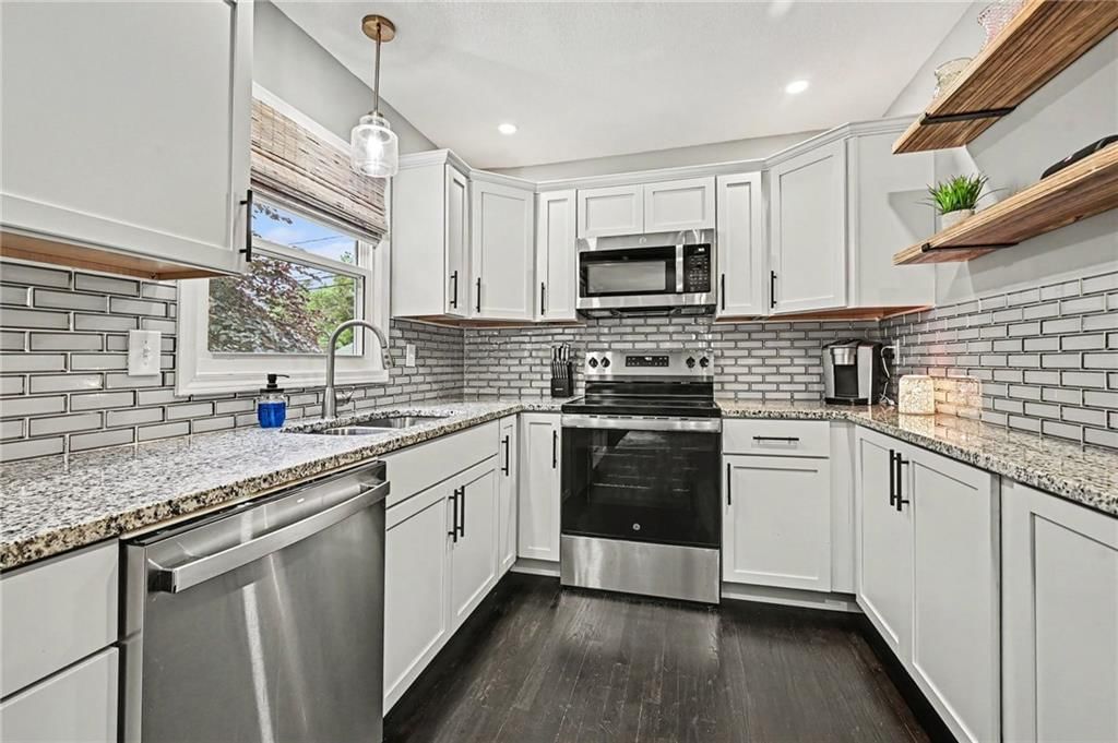 3813 NE 50th Street — photo 9