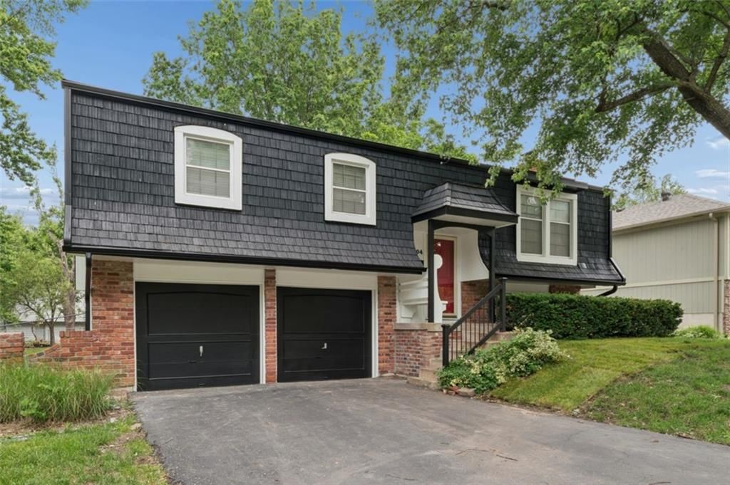 604 S Montclaire Drive — photo 2