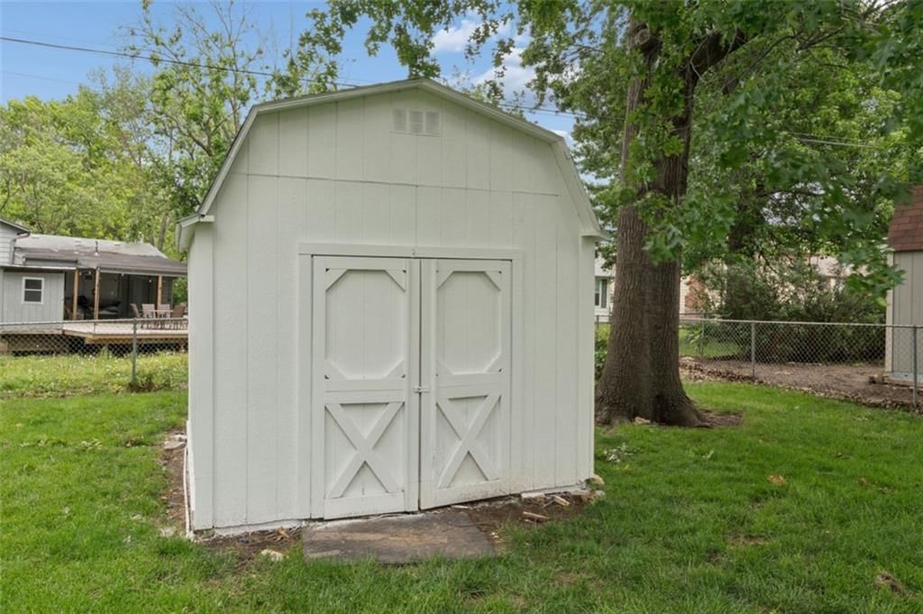 604 S Montclaire Drive — photo 44