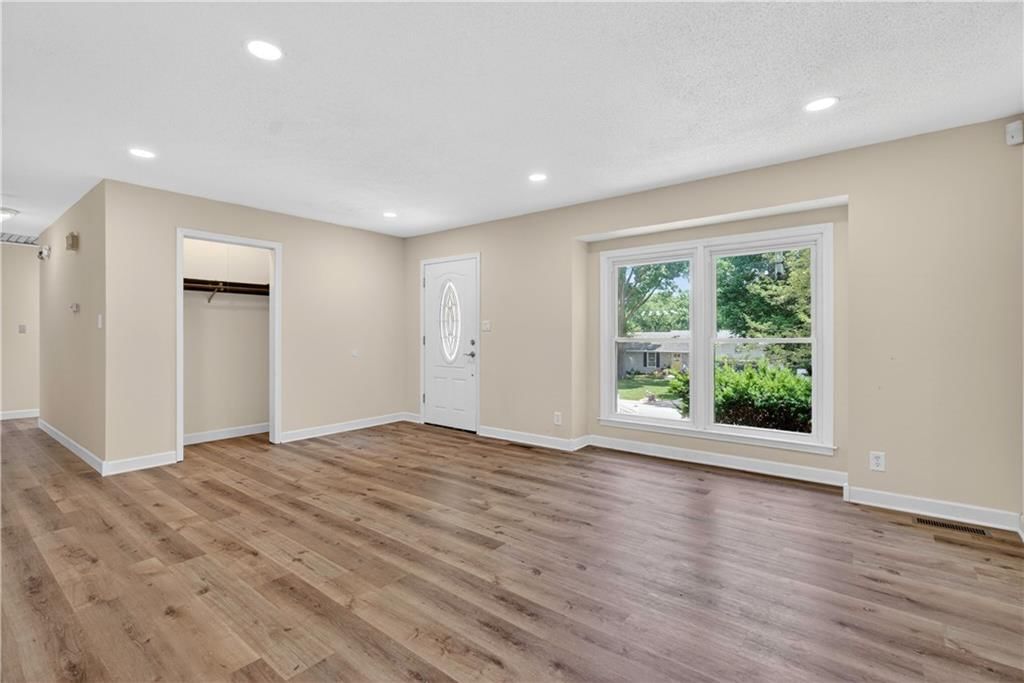 218 Oak Hill Street — photo 8