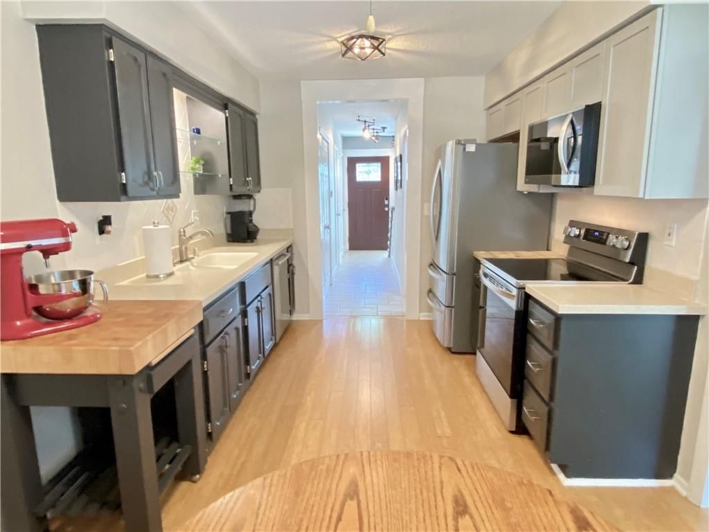8502 W 84th Street — photo 13