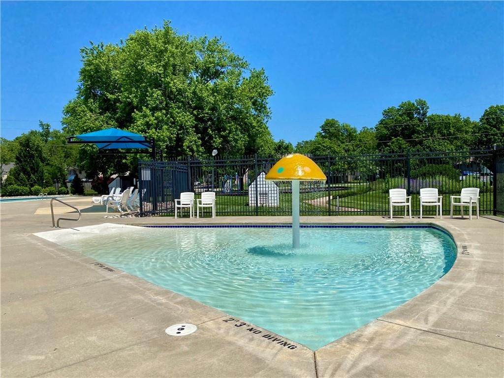 8502 W 84th Street — photo 30