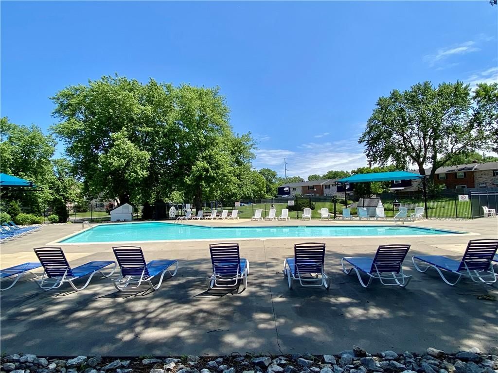 8502 W 84th Street — photo 31