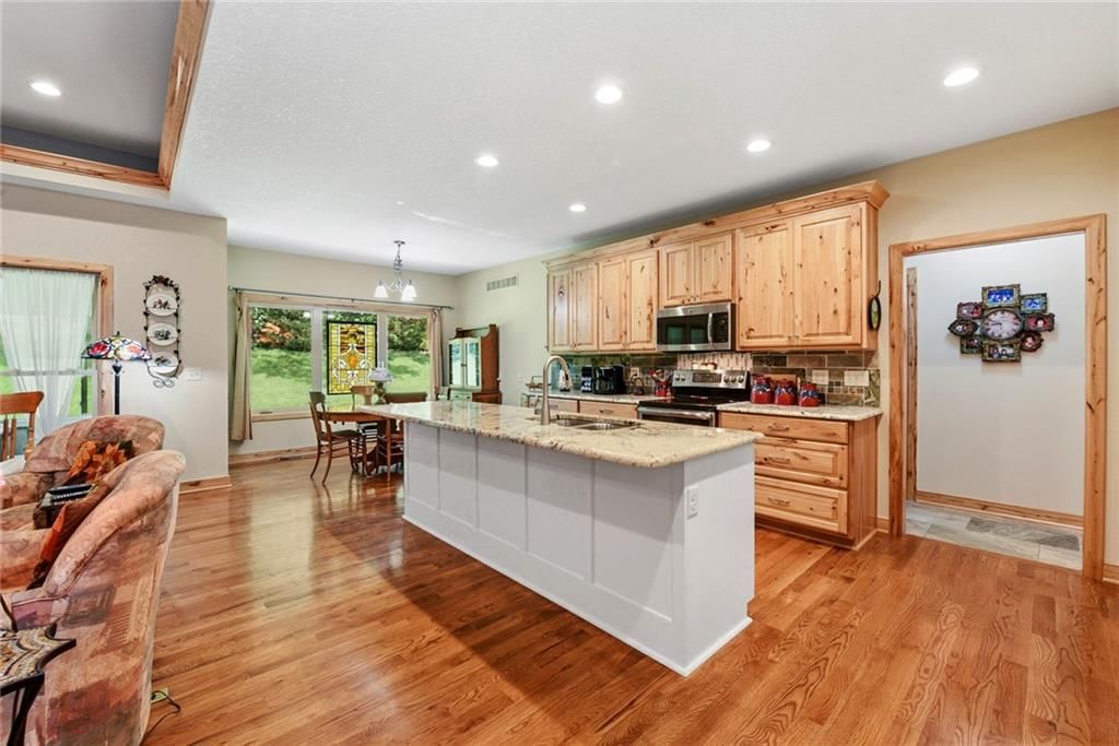 3347 S Wood Avenue — photo 12