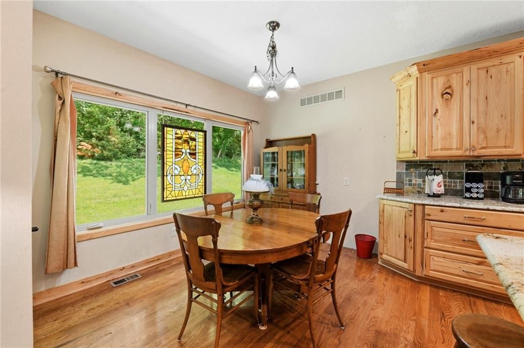 3347 S Wood Avenue — photo 16