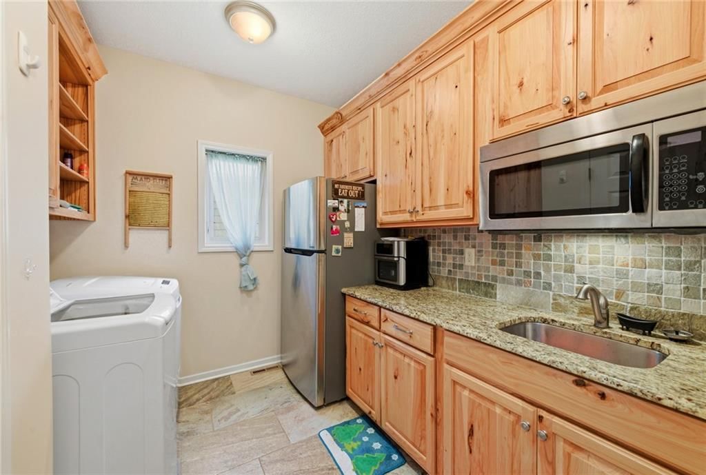 3347 S Wood Avenue — photo 20