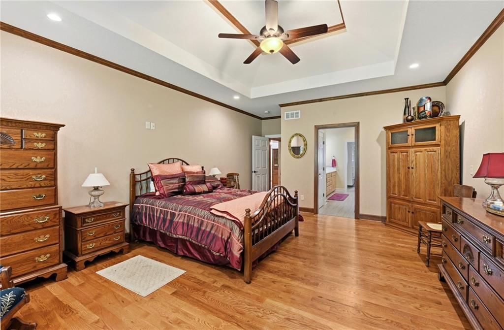 3347 S Wood Avenue — photo 27