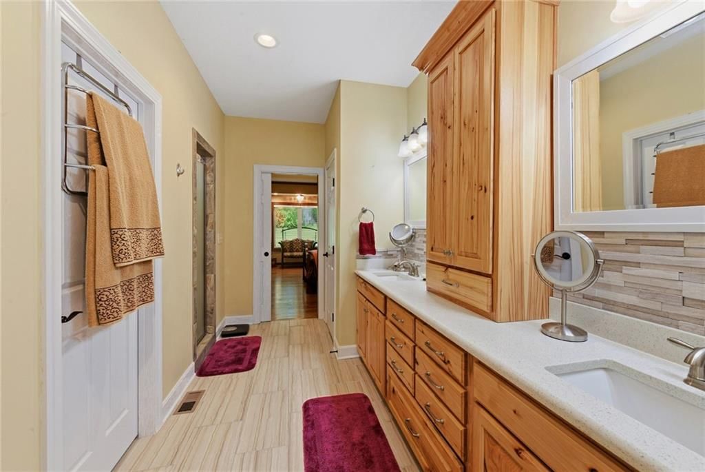3347 S Wood Avenue — photo 29