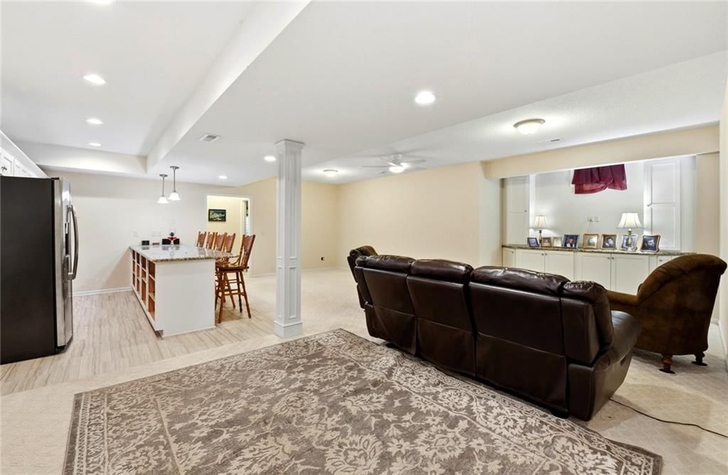 3347 S Wood Avenue — photo 31