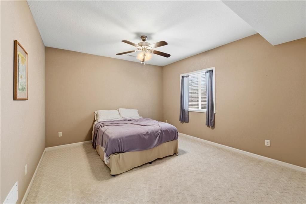 3347 S Wood Avenue — photo 37