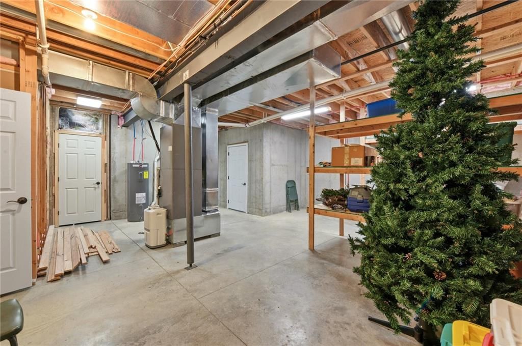 3347 S Wood Avenue — photo 40