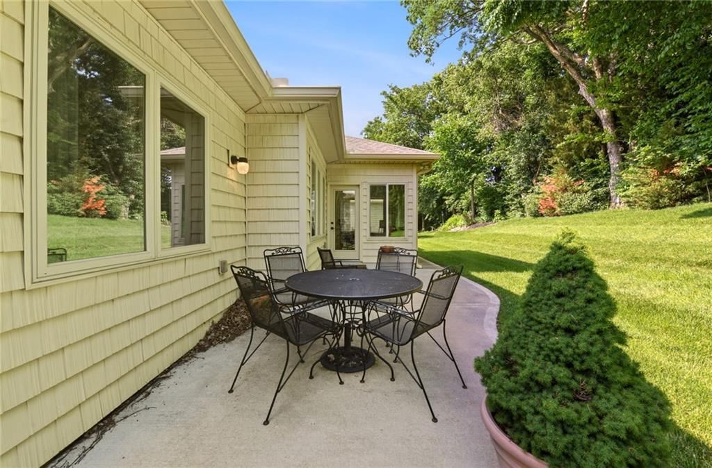 3347 S Wood Avenue — photo 48