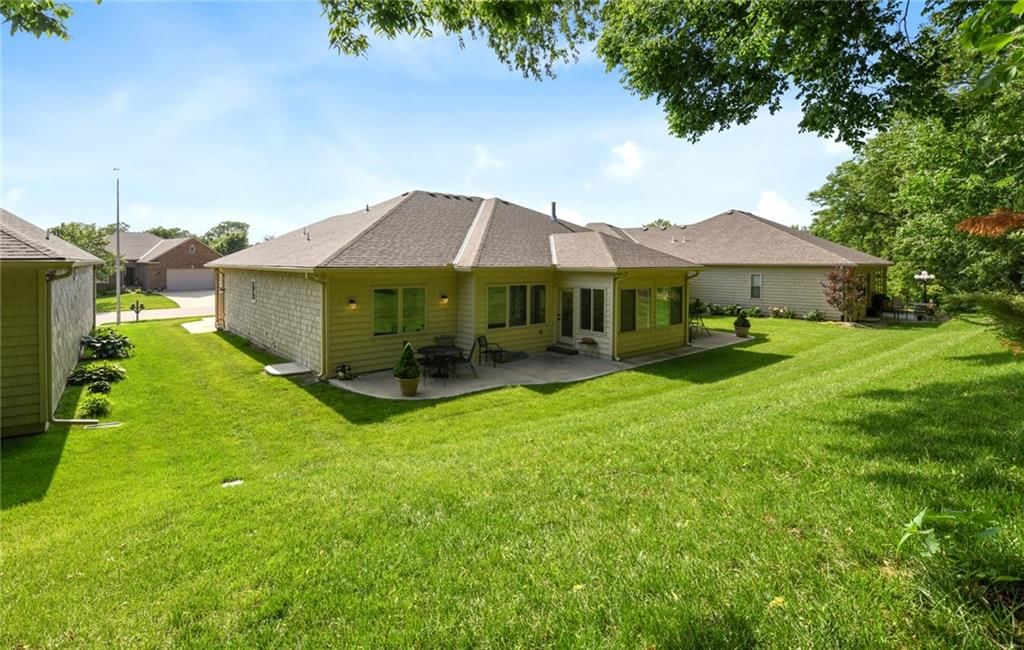 3347 S Wood Avenue — photo 49