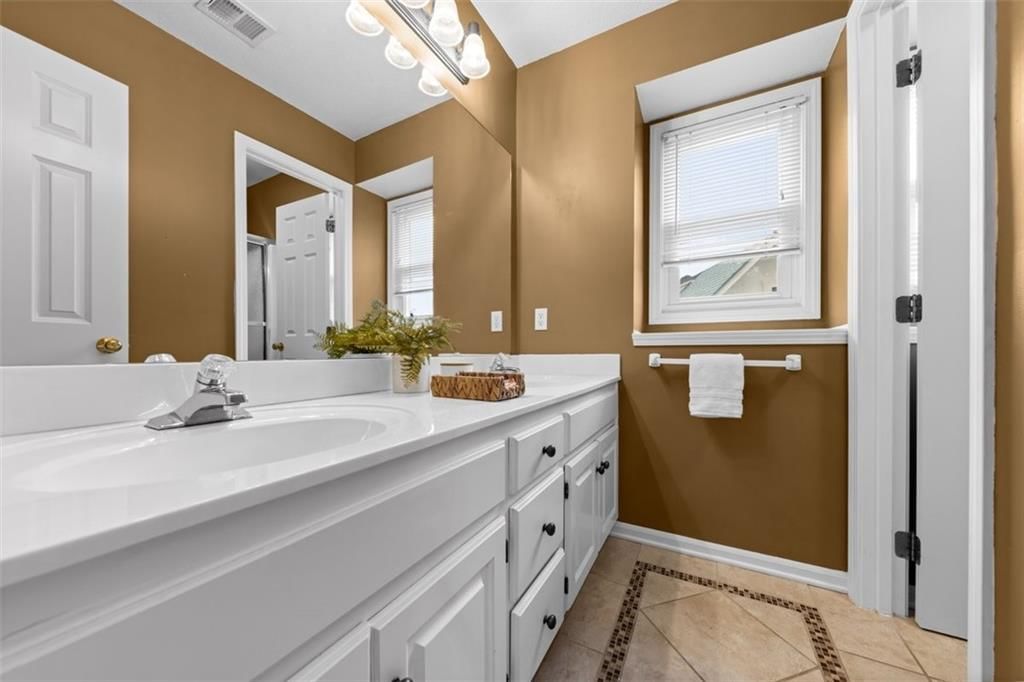 7238 N Myrtle Avenue — photo 13