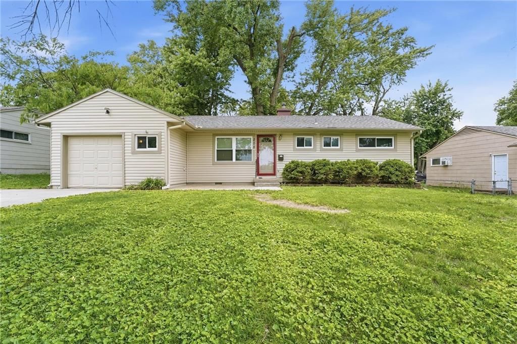 208 SW McClendon Drive — photo 1
