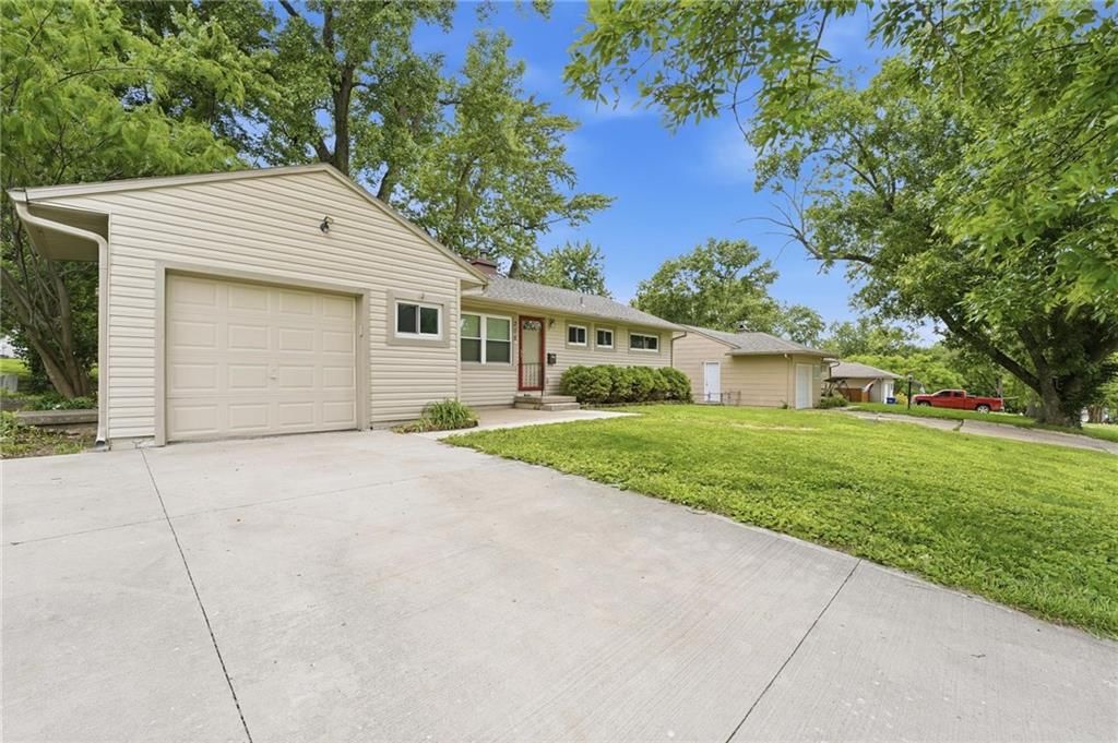 208 SW McClendon Drive — photo 2