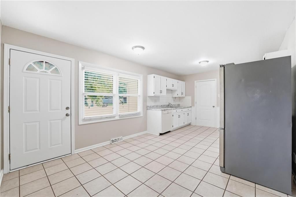208 SW McClendon Drive — photo 5