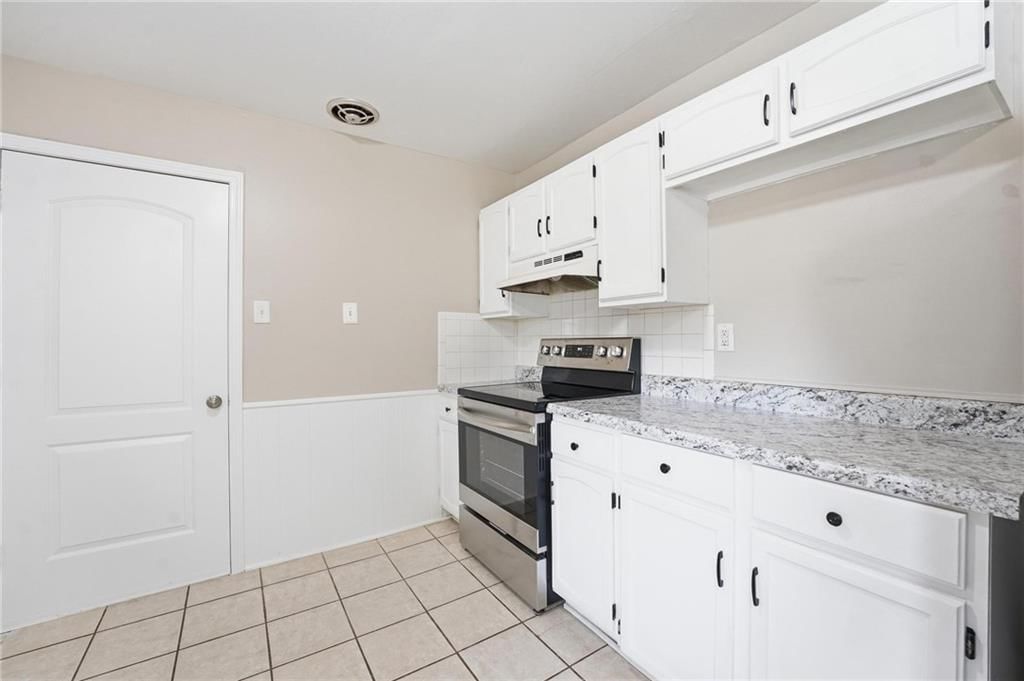 208 SW McClendon Drive — photo 9
