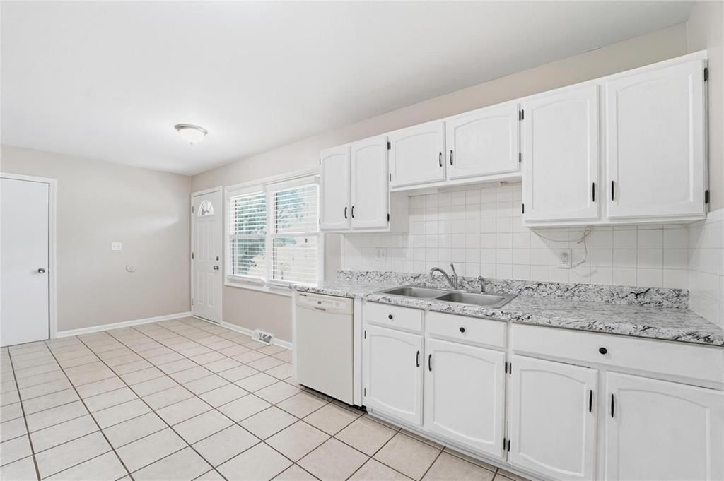 208 SW McClendon Drive — photo 11
