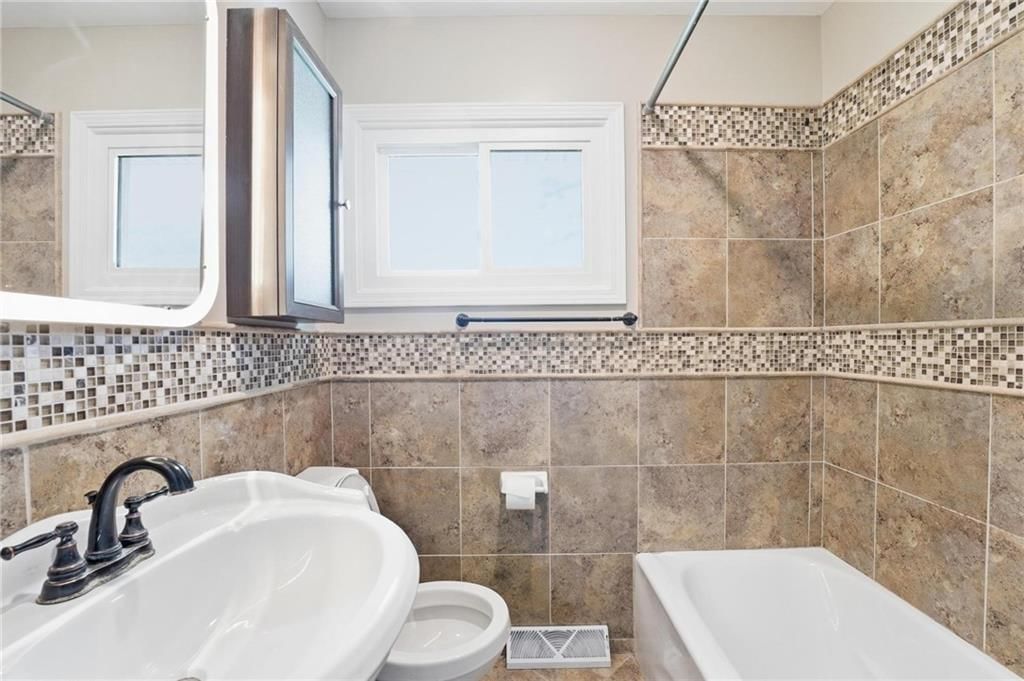 208 SW McClendon Drive — photo 23