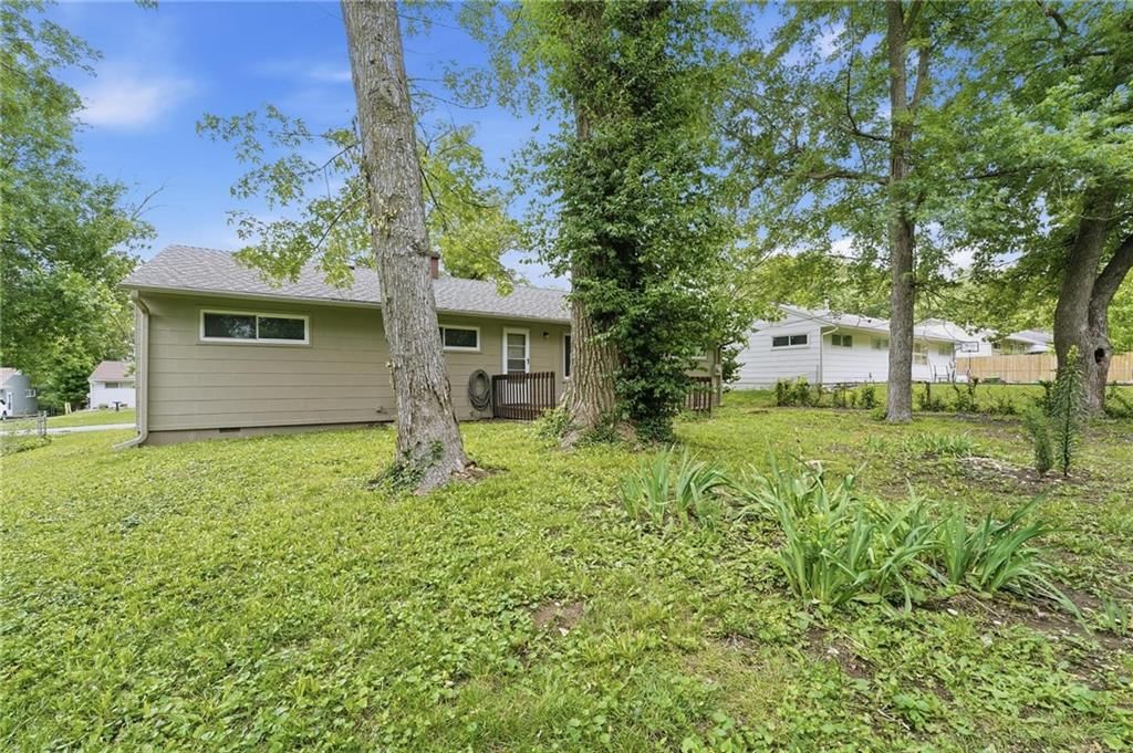 208 SW McClendon Drive — photo 37