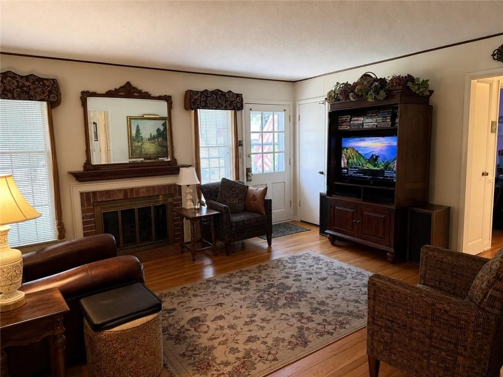 9708 England Drive — photo 2