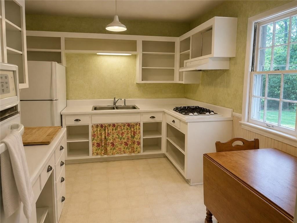 9708 England Drive — photo 4