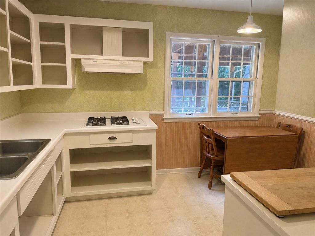 9708 England Drive — photo 5