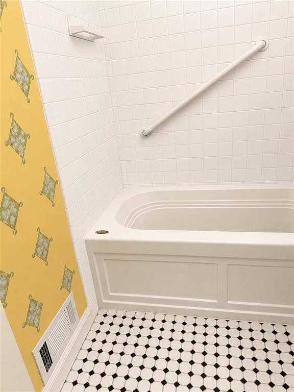 9708 England Drive — photo 10