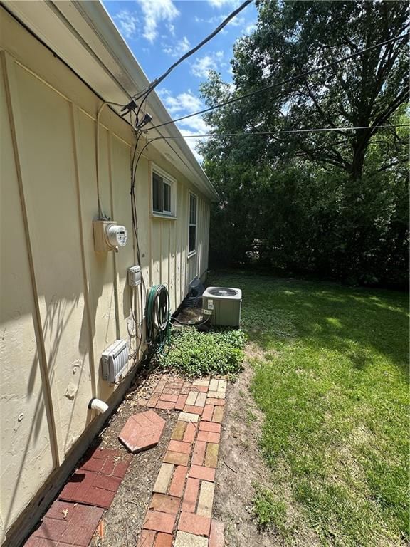 9708 England Drive — photo 16