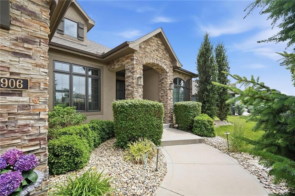 906 Creekmoor Drive — photo 3
