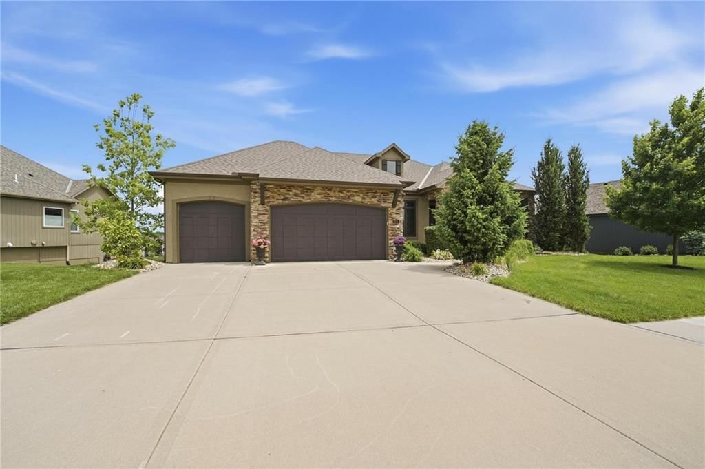 906 Creekmoor Drive — photo 4