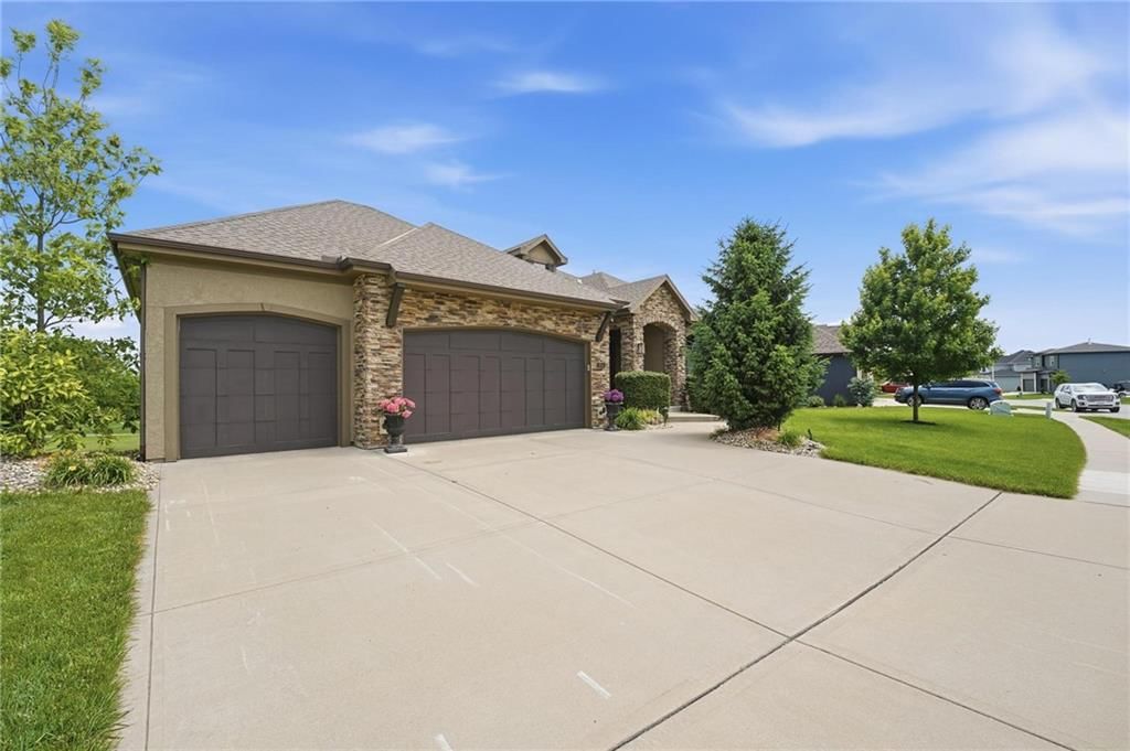 906 Creekmoor Drive — photo 5