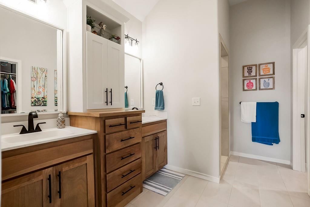 903 NW Crestwood Drive — photo 12