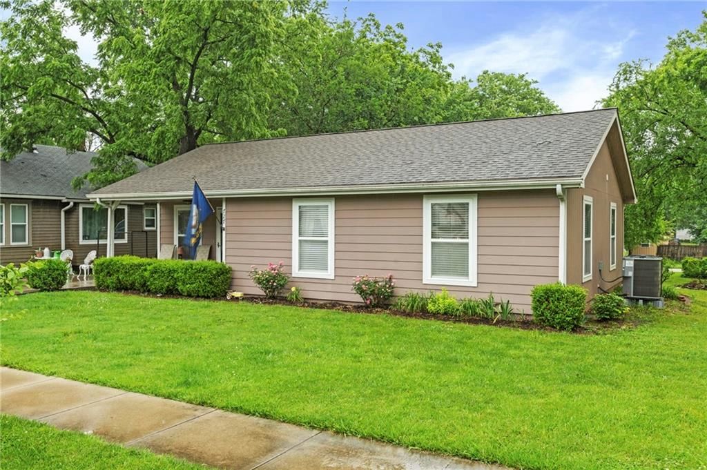 727 S Sycamore Street — photo 10