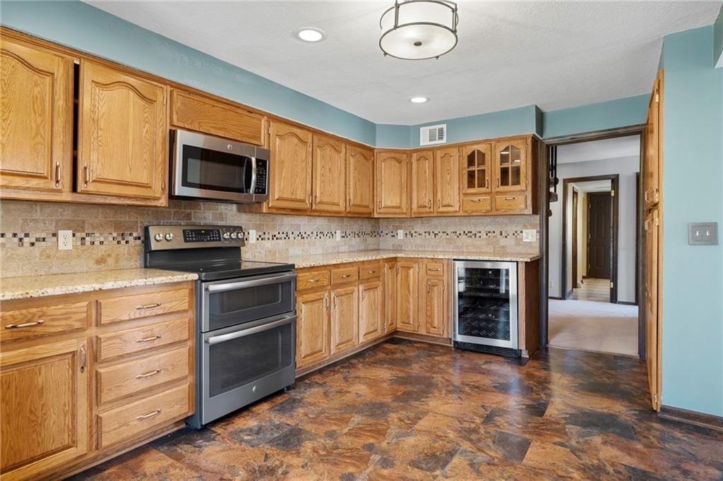 7616 NW Eastside Drive — photo 28